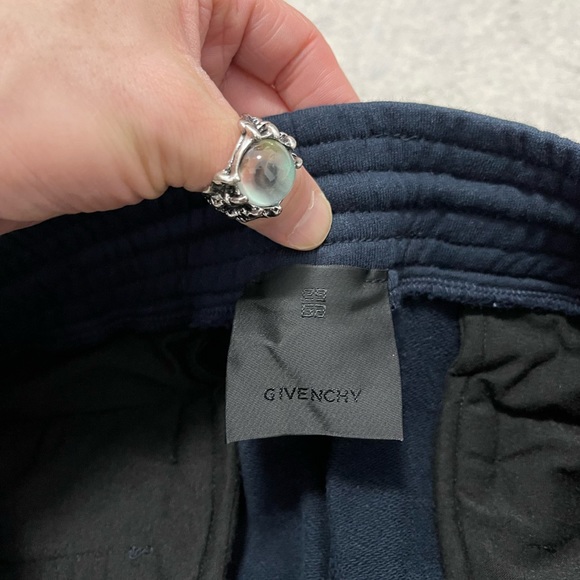 Like New Men’s Large Givenchy Bermuda Drawstring Shorts 4G Logo Embroidered Navy - Picture 5 of 14